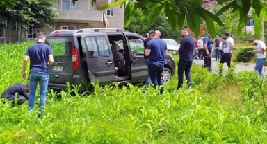 Pusu kurduğu kardeşinin aracına ateş açtı