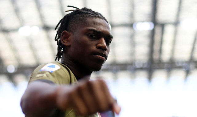 Rafael Leao, Milan'da kaldı