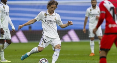 Real Madrid, Luka Modric'in sözleşmesini 2024 yılına kadar uzattı
