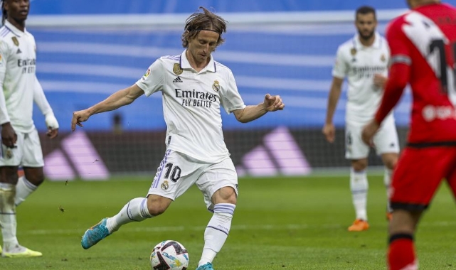 Real Madrid, Luka Modric'in sözleşmesini 2024 yılına kadar uzattı