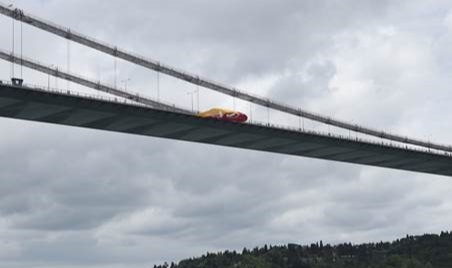 Şampiyon Galatasaray’ın bayrakları İstanbul Boğazı’nda