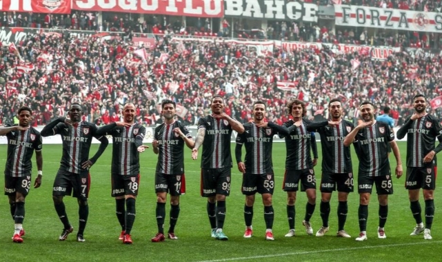 Şampiyon Samsunspor sahaya iniyor