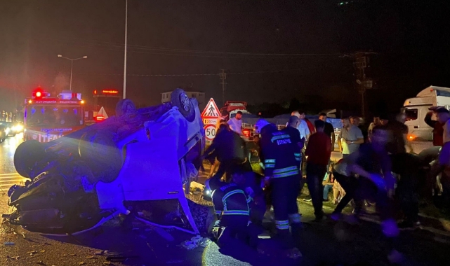 Samsun'da kamyonet direğe çarptı: 9 yaralı