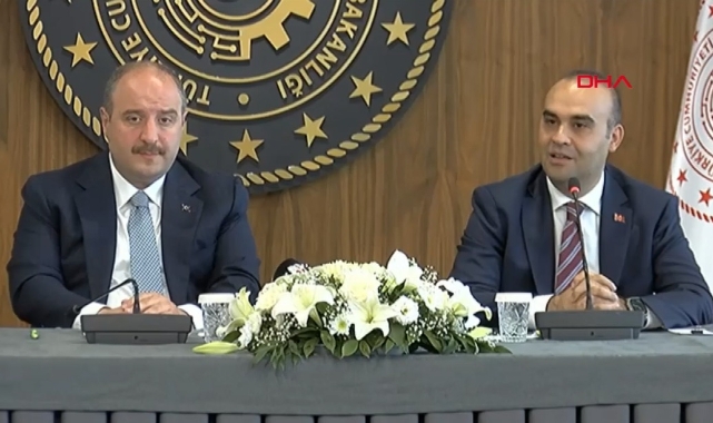 Sanayi ve Teknoloji Bakanlığında devir teslim töreni