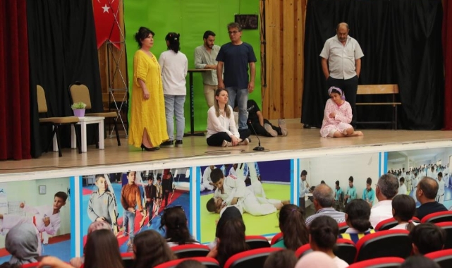 Şanlıurfa’da bağımlılıkla mücadele konulu tiyatro oyunu sahnelendi