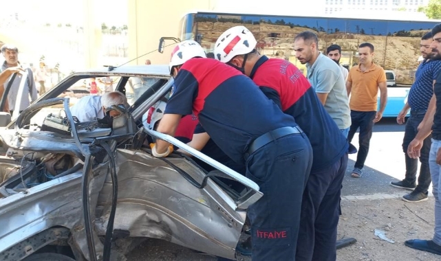 Şanlıurfa’da iki otomobil çarpıştı