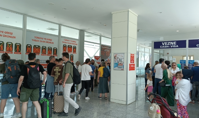 Sarp Sınır Kapısı'nda Kurban Bayramı tatili yoğunluğu