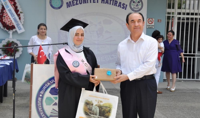 Savaştan kaçan Suriyeli öğrenci yüksekokulu birincilikle tamamladı