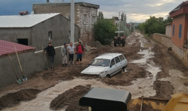 Sel nedeniyle Nevşehir-Aksaray Karayolu ulaşıma kapandı