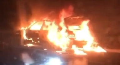 Seyir halindeki otomobil alev alev yandı