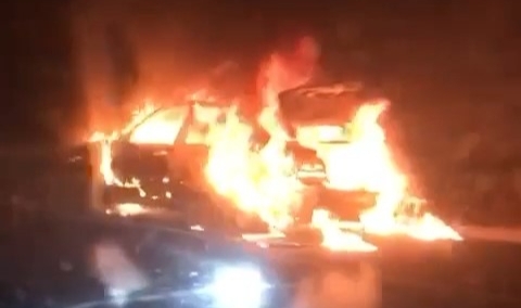 Seyir halindeki otomobil alev alev yandı