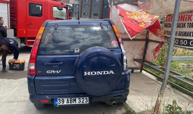 Seyir halindeki tır, otomobile çarparak devrildi: 1 yaralı