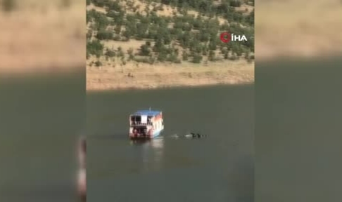 Siirt'te sandal battı, 8 kişi ölümden döndü