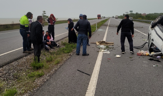 Sinop’ta otomobil takla attı: 2 yaralı