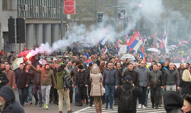 Sırbistan'da hükümet karşıtı protesto