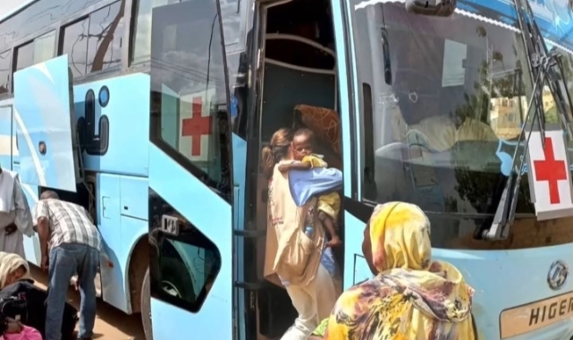 Sudan'da 300'den fazla çocuk güvenli yere götürüldü
