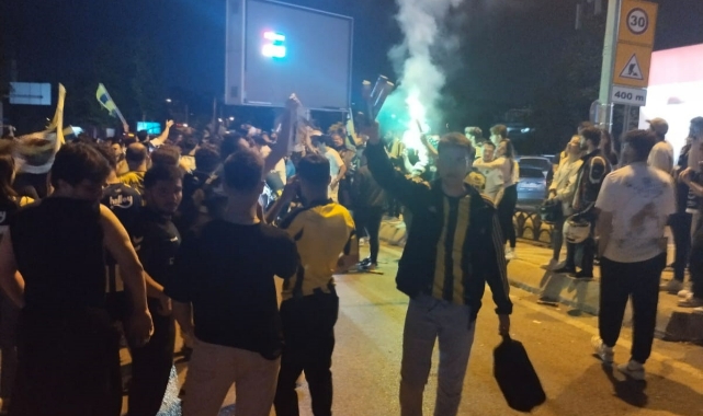 Şükrü Saraçoğlu Stadı önünde kupa coşkusu