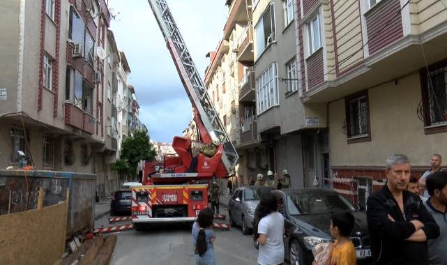 Sultangazi’de yıkım sırasında 3 binada hasar oluştu