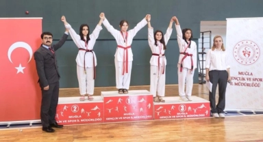 Taekwondocular şehitler için ter döktü