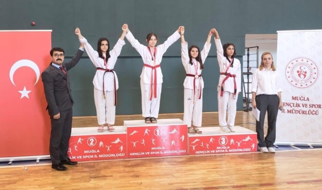 Taekwondocular şehitler için ter döktü