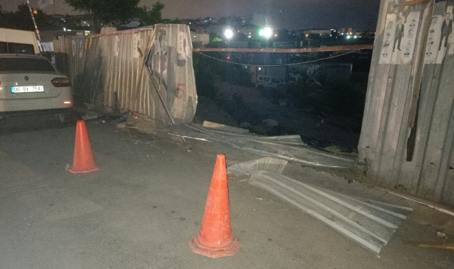 Taksiye çarpan otomobil şantiye alanına uçtu