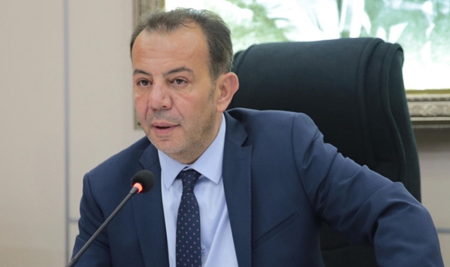 Tanju Özcan CHP'ye yeniden üye oldu!