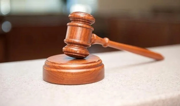 Tartıştığı avukatın bacağını kıran polise dava