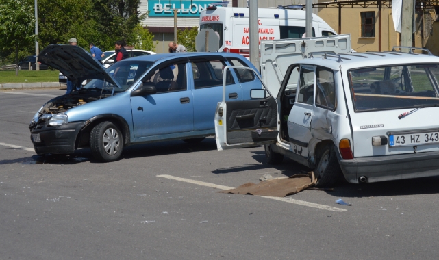 Tavşanlı'da trafik kazası, 2 yaralı