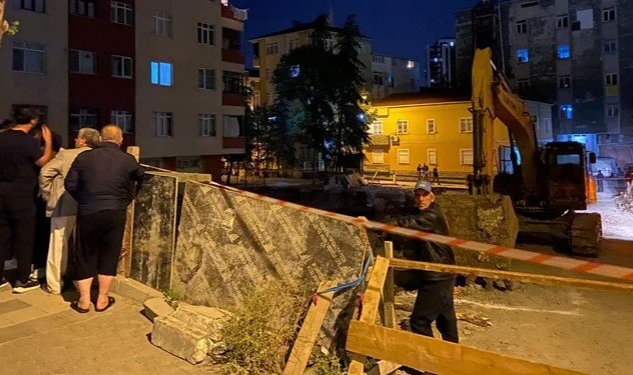 Temeli kazılan inşaatta toprak kayması: 1 bina boşaltıldı