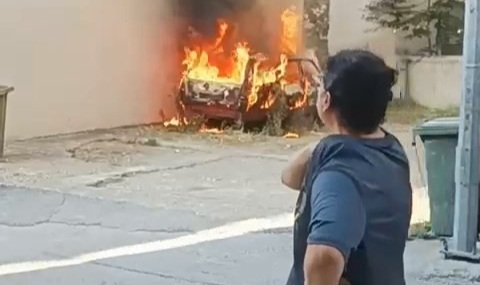 Torpille oynayan çocuklar park halindeki aracı yaktı