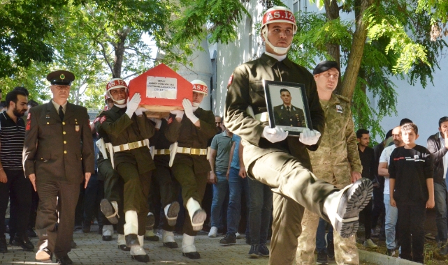 Trafik kazasında hayatını kaybeden astsubay veda