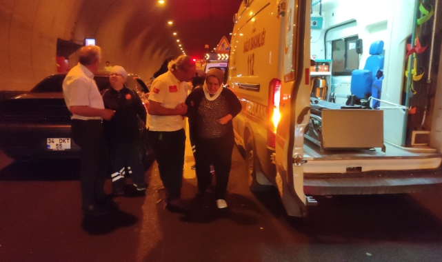 Tüneldeki kazada otomobil alev aldı