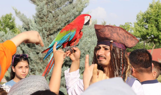 Uçurtma şenliği renkli görüntülere sahne oldu