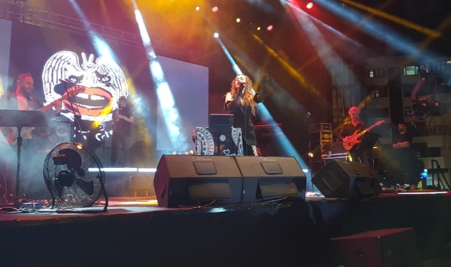 Ünlü şarkıcı Ceylan Ertem Safranbolu'da sahne aldı
