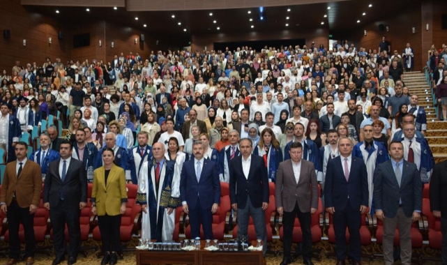 Uşak Üniversitesi Tıp Fakültesi ilk mezunlarını verdi