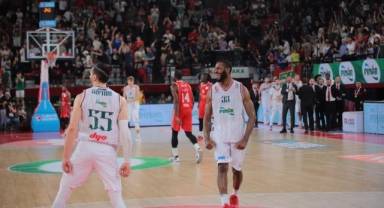 Vitto Brown, 1 yıl daha Pınar Karşıyaka’da
