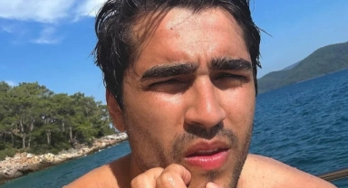 Yalı Çapkını'nın Ferit'i Mert Ramazan Demir'den tatil pozları