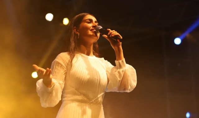 Yeşilırmak Festivali’nde Elif Buse Doğan sahne aldı
