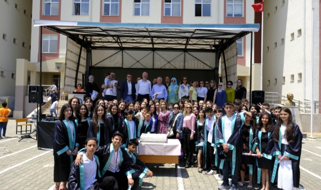 Yıl sonu şenliğinde doyasıya eğlendiler