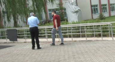 YKS'ye telefonla konuşarak girmeye çalıştı