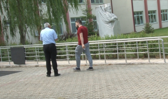 YKS'ye telefonla konuşarak girmeye çalıştı