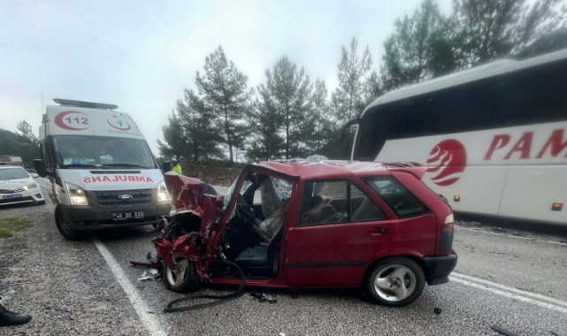 Yolcu otobüsü ile otomobil çarpıştı! 2 ölü