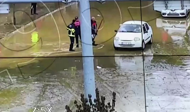 Yolda kalan 6 kişinin yardımına itfaiyeciler yetişti