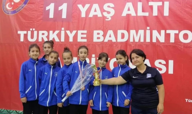 Yunusemreli Zeren badmintonda Türkiye 3.oldu