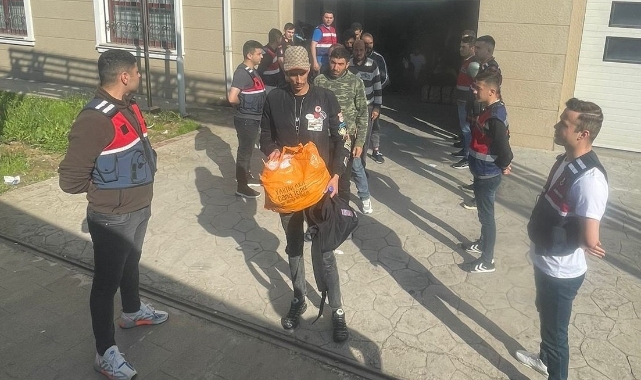 Düzensiz göçmenler yakalanarak sınır dışı edildi