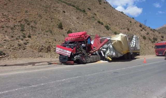 Zincirleme TIR kazası! 3 yaralı