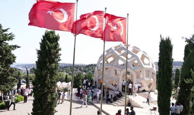 15 Temmuz Şehitler Anıtı ziyaretçi akınına uğradı