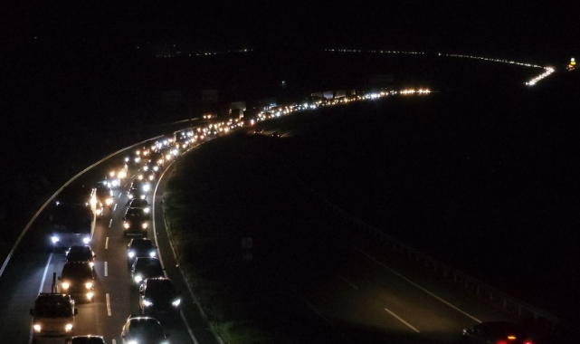 21 ilin geçiş noktasında tatil dönüşü trafiği başladı