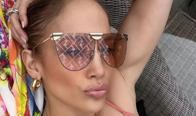 53 yaşındaki Lopez'den mayolu poz