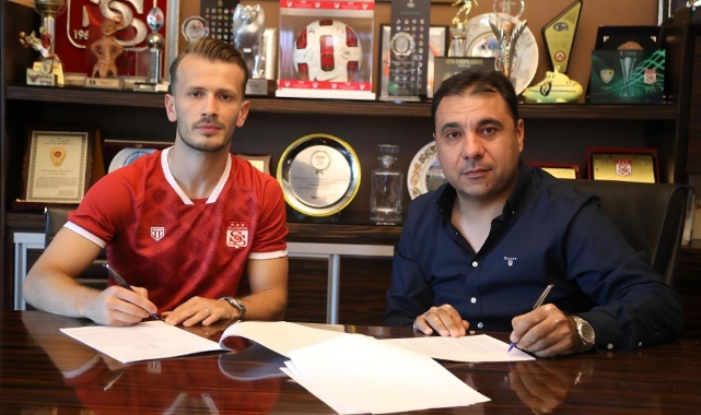 Abdulkadir Parmak resmen Sivasspor’da